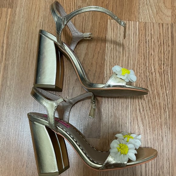 Betsey Johnson Sedona Daisy Heeled Sandals in Gold Shimmer - Picture 3 of 6